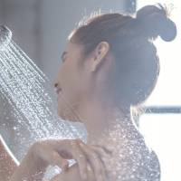 Preparare la pelle per l’estate sotto la doccia o in vasca